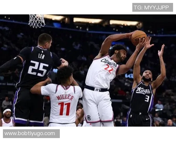 米勒全场表现出色19投8中罚球10中7独得25分并贡献7助攻 米勒全场表现出色19投8中罚球10中7独得25分并贡献7助攻