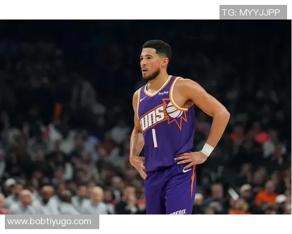 布克半场表现低迷仅得3分3板2助次节全失火力引发球迷热议