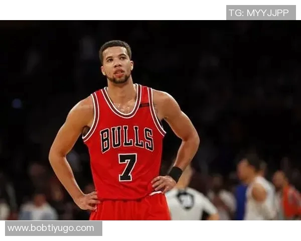 曾凡博与狄龙赛前激情致辞引发现场球迷热烈欢呼气氛高涨