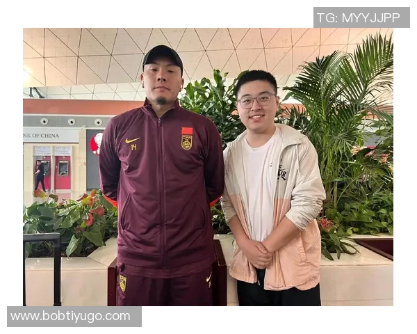 王大雷分享女儿网球训练经历:坚持不懈展现出韧劲与潜力 王大雷分享女儿网球训练经历:坚持不懈展现出韧劲与潜力